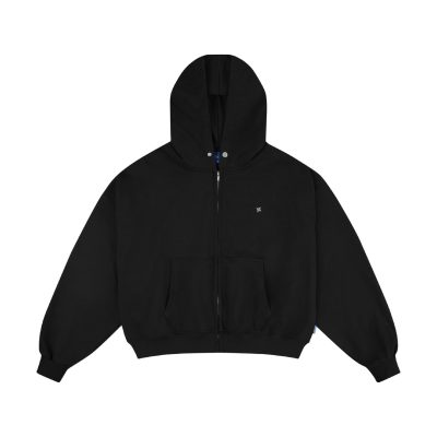 Phối Hoodie oversize với Giày Sneaker Tết