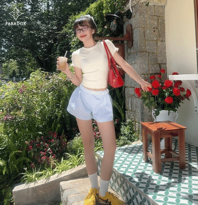 Phối đồ đi biển với quần short nữ - túi tote Phối đồ đi biển với quần short nữ - túi tote