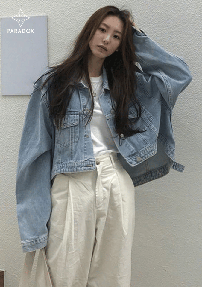 Cách mix đồ với áo khoác jeans croptop nữ - áo thun