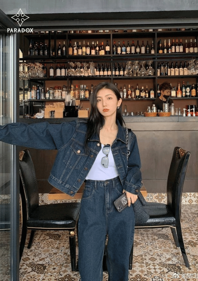Cách mix đồ với áo khoác jeans croptop nữ - áo ống