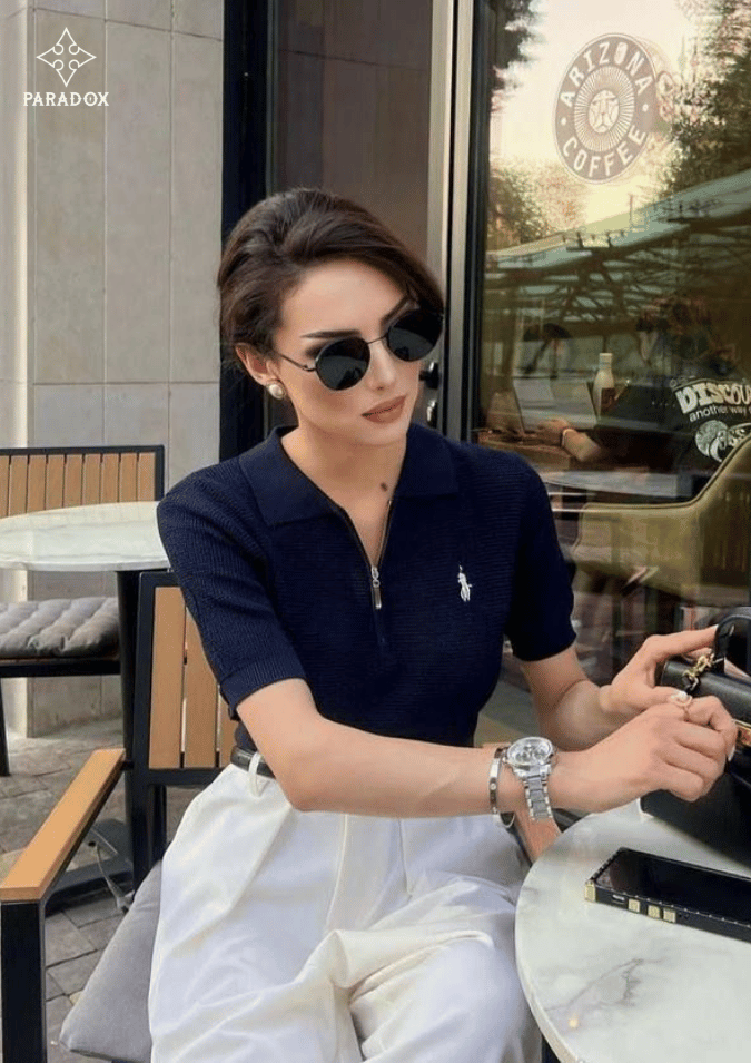 Mix đồ với màu xanh navy - Áo màu xanh navy với quần ivory