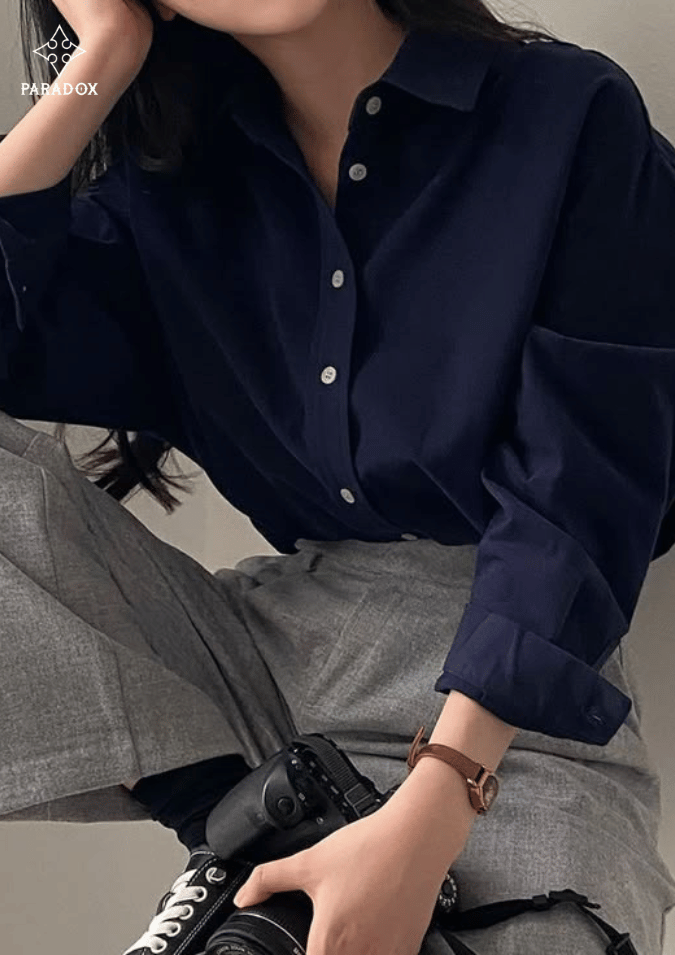 Mix đồ với màu xanh navy - Áo xanh navy với quần xám