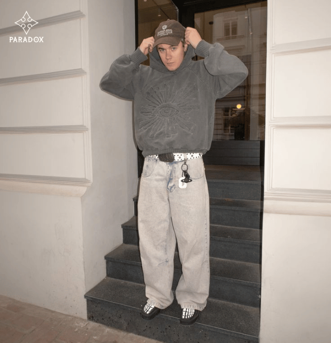 Cách phối đồ áo hoodie với quần gì? - quần baggy