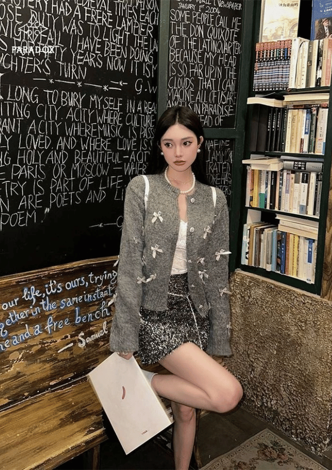 Phối đồ mùa đông cho nữ với áo khoác cardigan họa tiết nơ