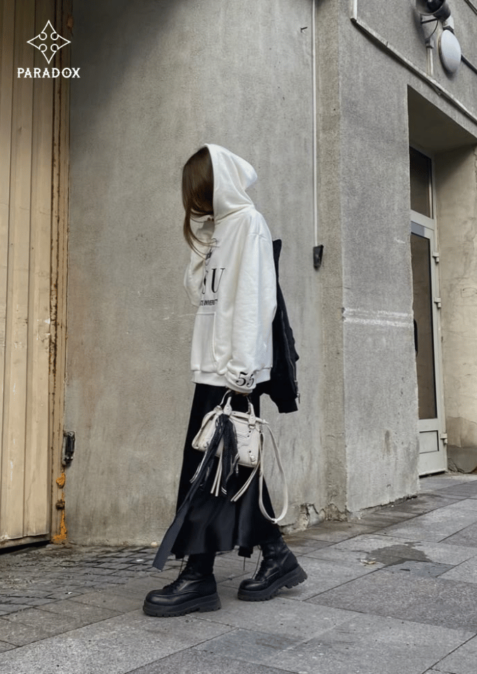 Phối đồ với áo hoodie zip nữ - chân váy dáng dài Phối đồ với áo hoodie zip nữ - chân váy dáng dài