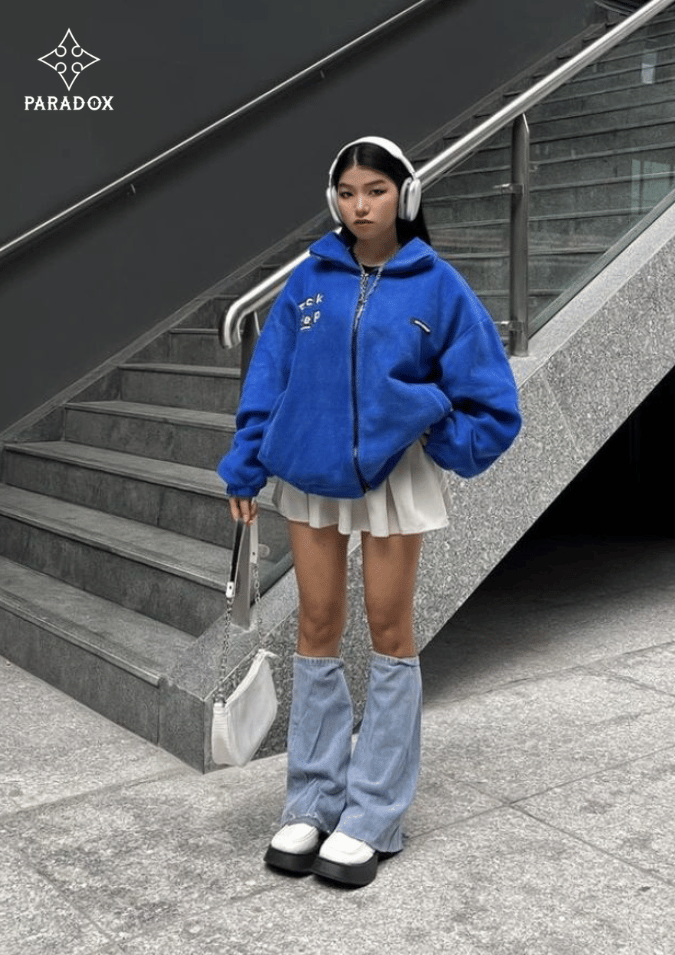 Phối đồ với áo hoodie zip nữ - chân váy xếp ly ngắn Phối đồ với áo hoodie zip nữ - chân váy xếp ly ngắn
