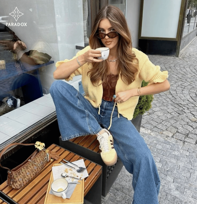 Quần jeans xanh phối với áo màu gì đẹp? - màu vàng bắt mắt trẻ trung Quần jeans xanh phối với áo màu gì đẹp? - màu vàng bắt mắt trẻ trung