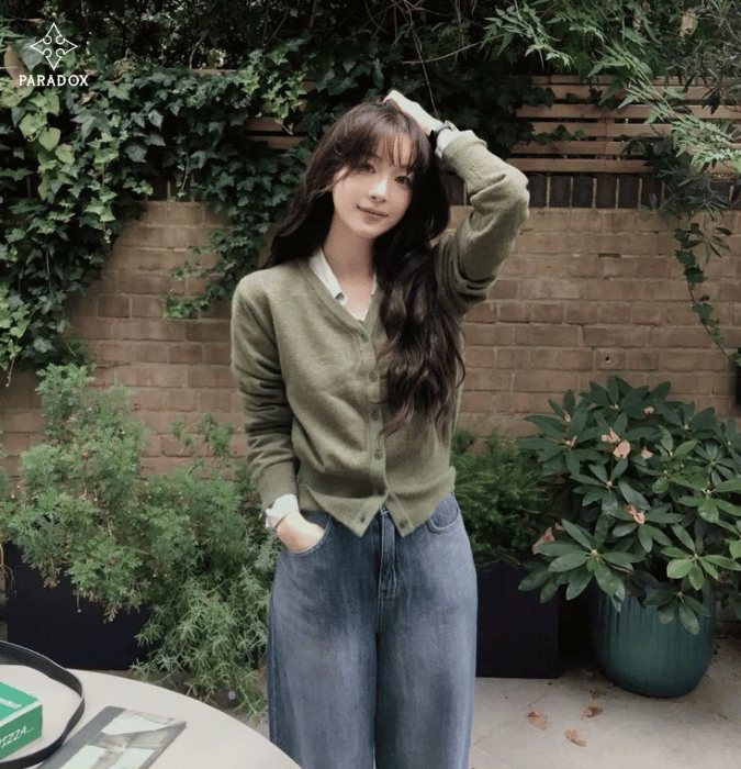 Áo xanh lá phối với quần màu gì? - màu xanh jeans Áo xanh lá phối với quần màu gì? - màu xanh jeans