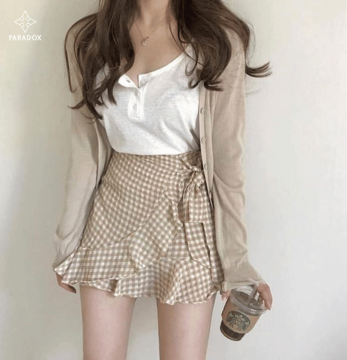 Mix đồ với quần giả váy cùng áo thun năng động Mix đồ với quần giả váy cùng áo thun năng động