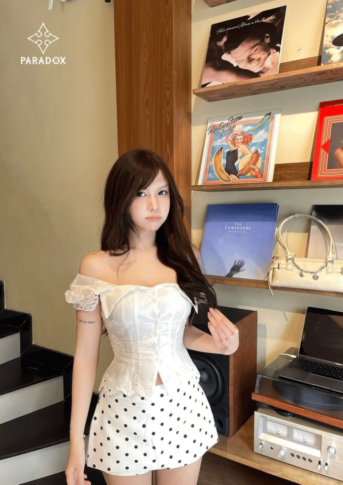 Phối áo corset với váy gì đẹp? - chân váy chữ a ngắn
