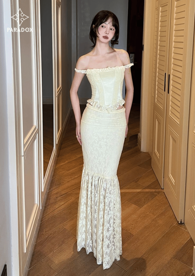 Phối áo corset với váy gì đẹp? - váy ren dài quyến rũ