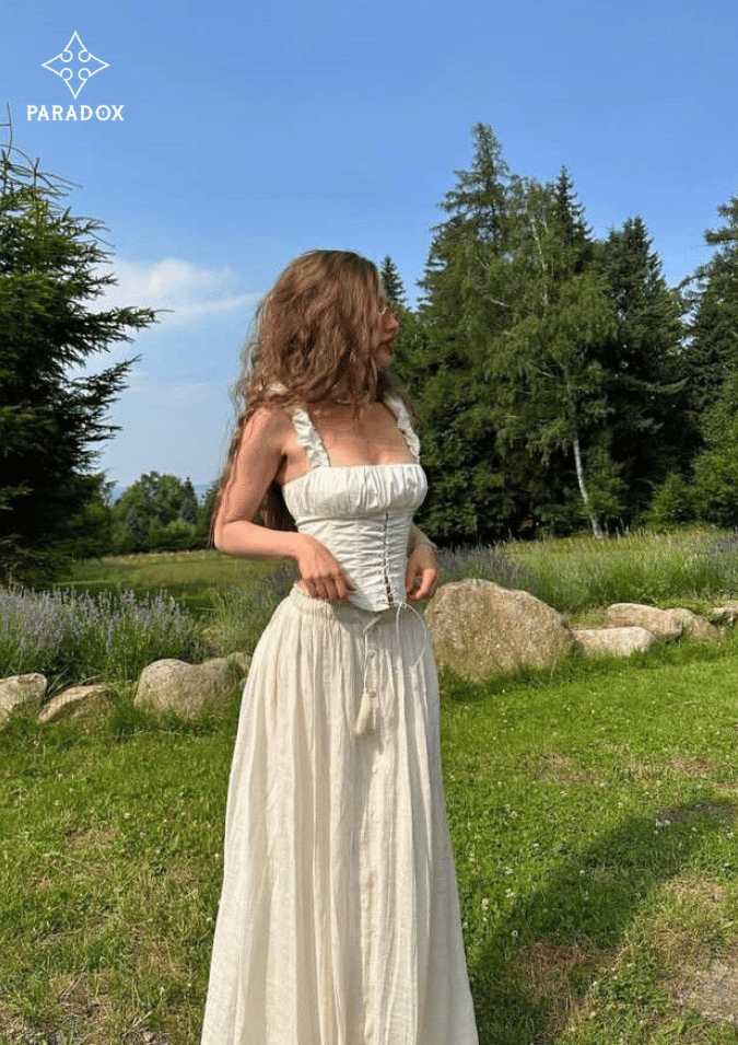 Phối áo corset với váy gì đẹp? - váy maxi trắng