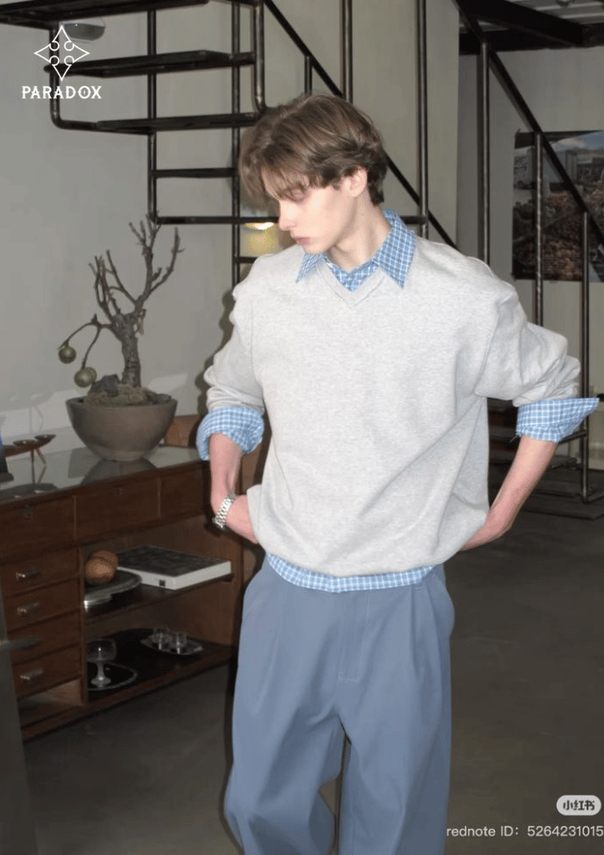 Phối áo sơ mi với sweater cùng quần âu thanh lịch Phối áo sơ mi với sweater cùng quần âu thanh lịch