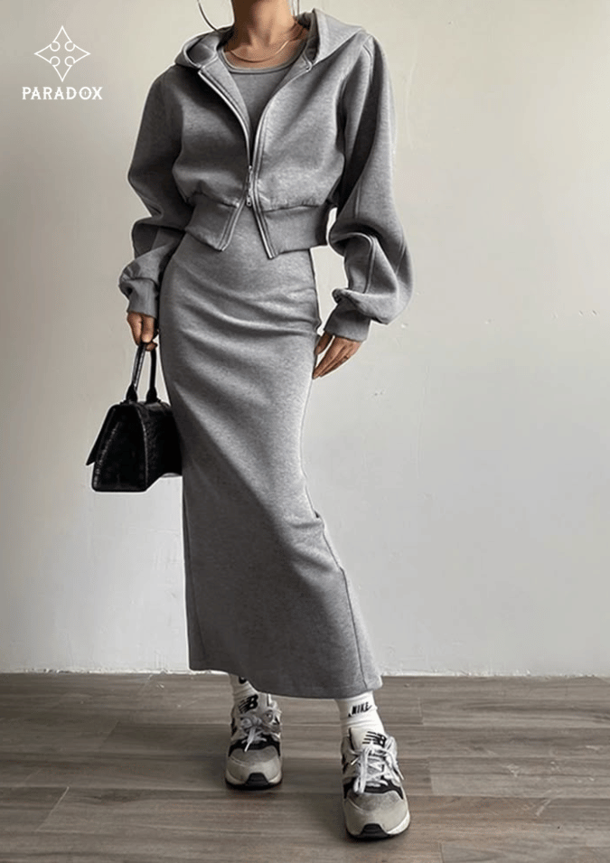 Phối đồ với áo hoodie zip xám cùng chân váy công sở dáng bút chì