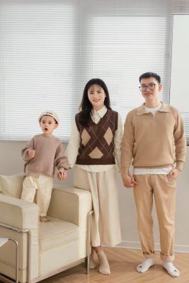 Set Đồ Tết Gia Đình: Set Sweater Năng Động