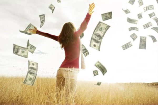 Điềm báo giấc mơ thấy tiền đối với sự nghiệp và tình duyên
