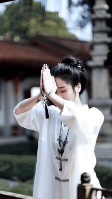 Giữ cho tâm trí bình tĩnh, tránh xa thị phi chính là cách giải hạn hiệu quả nhất về mặt nhân sinh