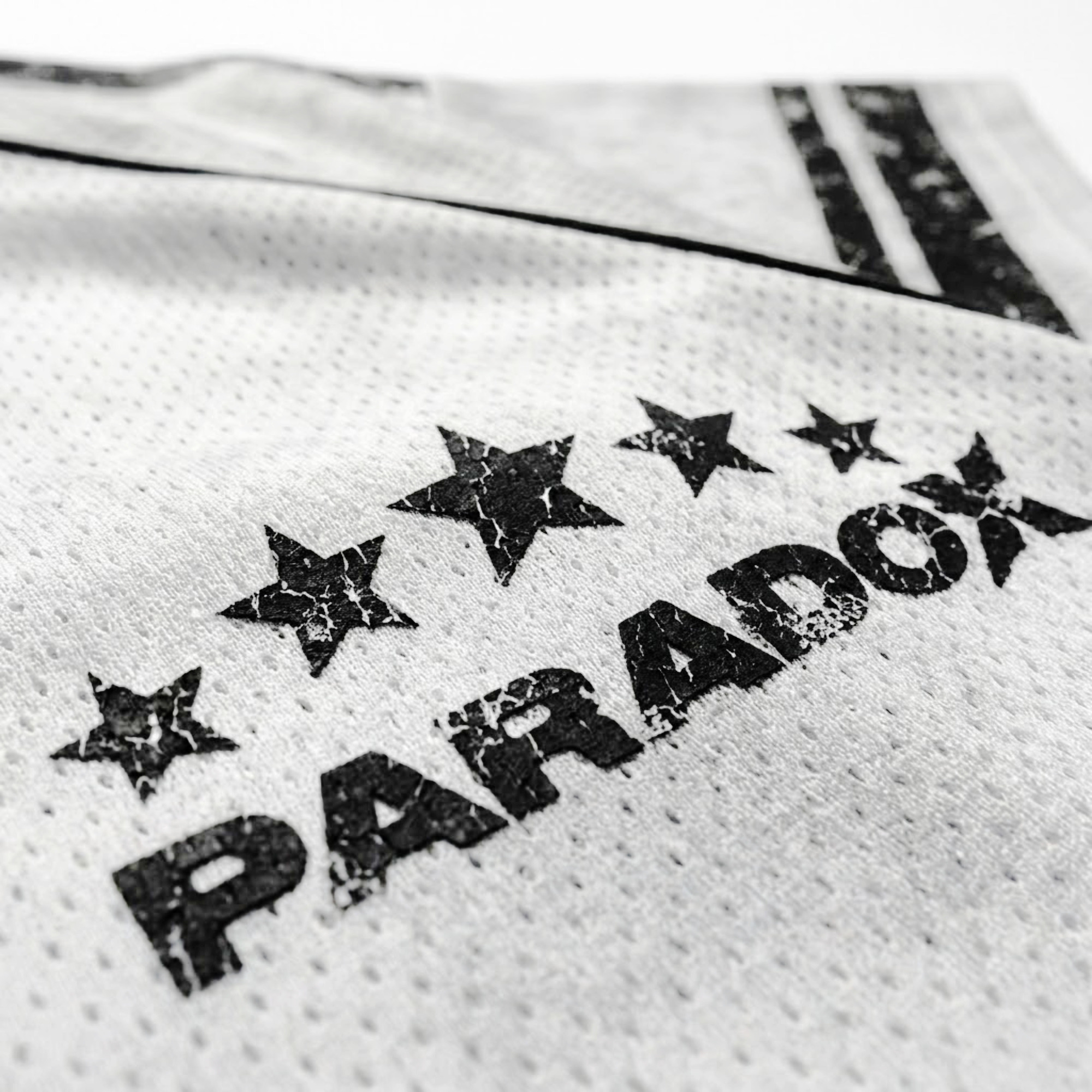 Áo thun Jersey Paradox Oversized lưới với họa tiết loang hiện đại
