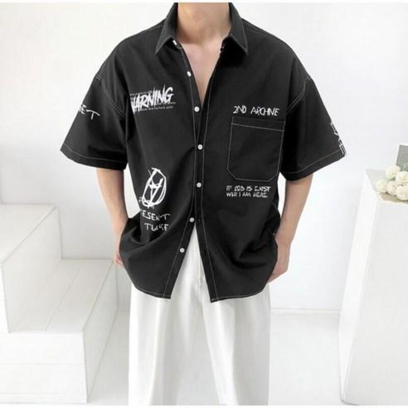 Áo lớp sơ mi in hình hoặc slogan sáng tạo
